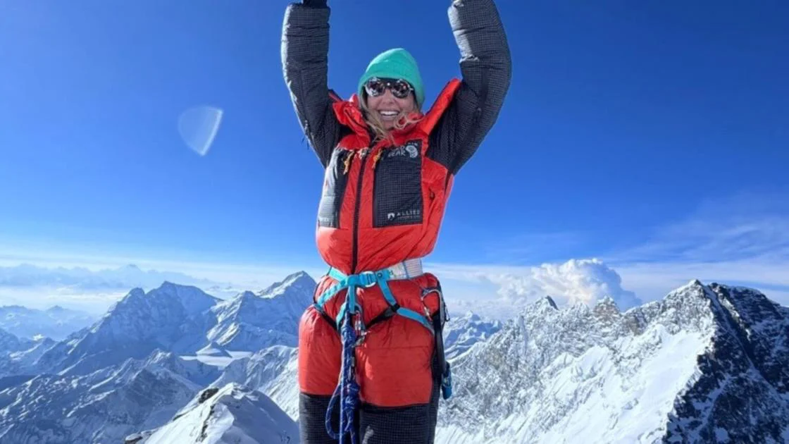 Nicole Santiago hace historia como la primera boricua en alcanzar la cima del Monte Everest