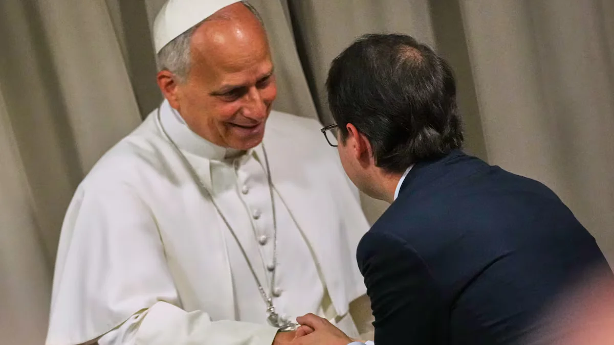 El papa León XIV lanza con su primera encíclica una llamada de alarma contra el tecnofascismo: “Quien controla la IA impondrá su visión moral”