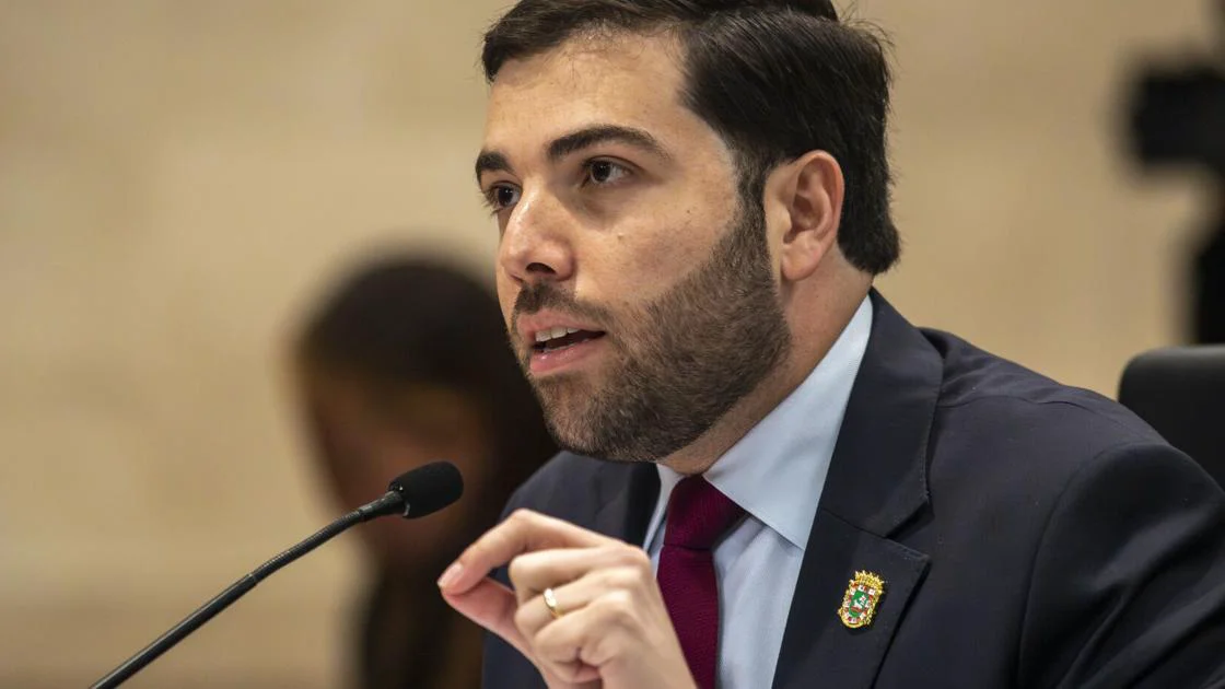 Renuncia de secretario del DDEC provoca terremoto en el gobierno tras denuncias de desconfianza con La Fortaleza